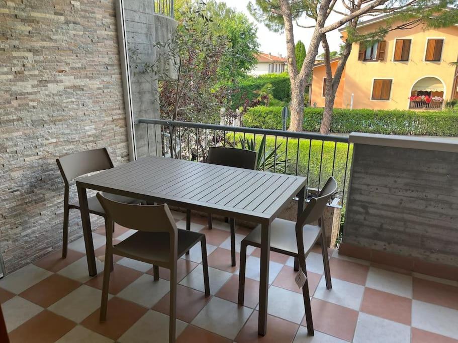 Green Apartment And Pools Desenzano del Garda Exterior photo