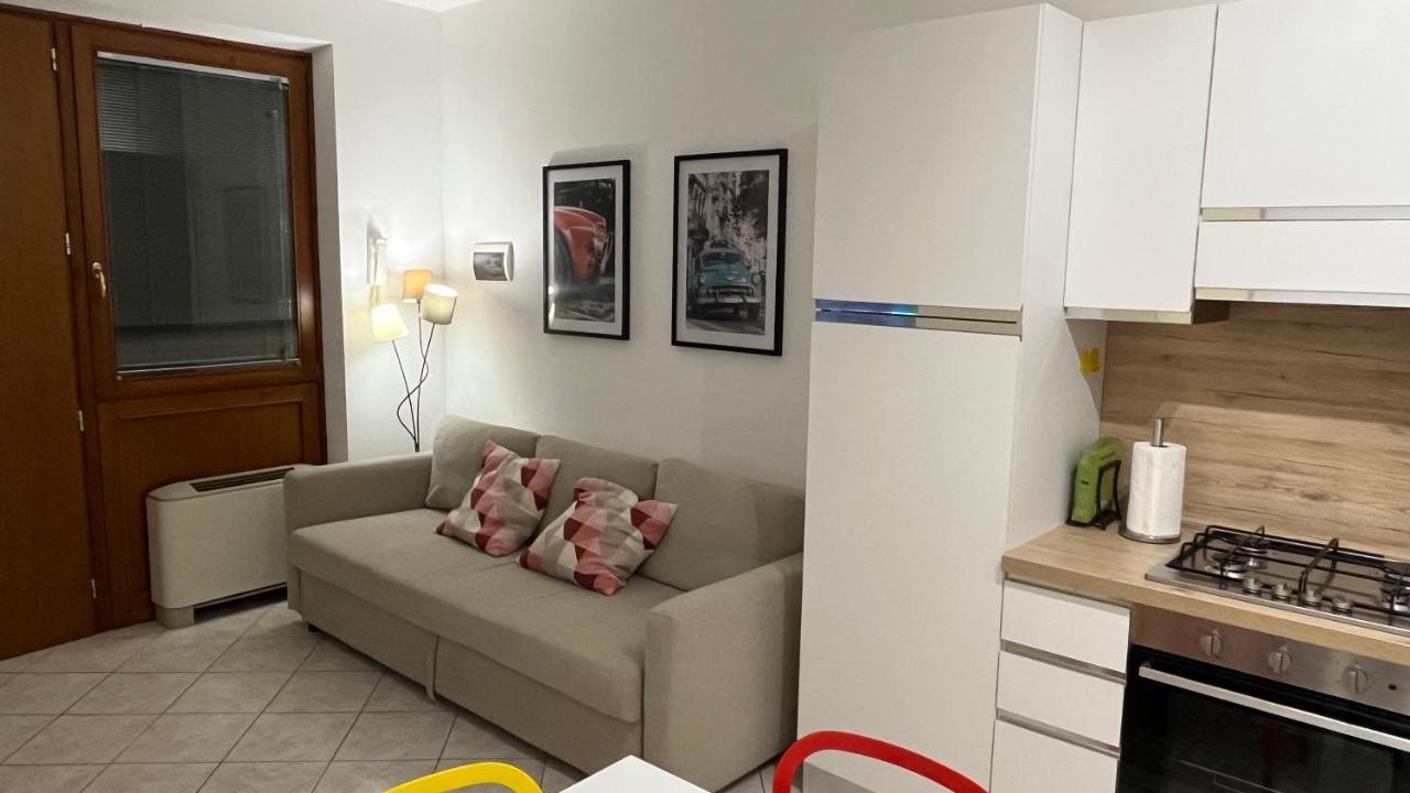 Green Apartment And Pools Desenzano del Garda Exterior photo